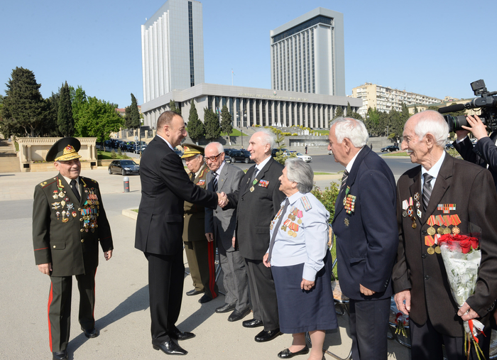 İlham Əliyev: Azərbaycanda veteranlara böyük diqqət və qayğı göstərilir (ƏLAVƏ OLUNUB) (FOTO)