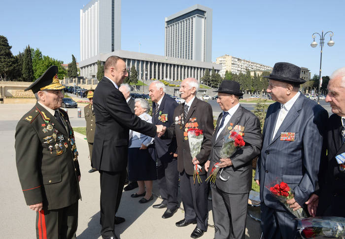 İlham Əliyev: Azərbaycanda veteranlara böyük diqqət və qayğı göstərilir (ƏLAVƏ OLUNUB) (FOTO)