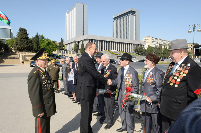 İlham Əliyev: Azərbaycanda veteranlara böyük diqqət və qayğı göstərilir (ƏLAVƏ OLUNUB) (FOTO)