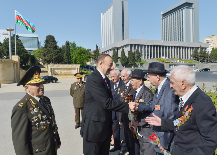 İlham Əliyev: Azərbaycanda veteranlara böyük diqqət və qayğı göstərilir (ƏLAVƏ OLUNUB) (FOTO)