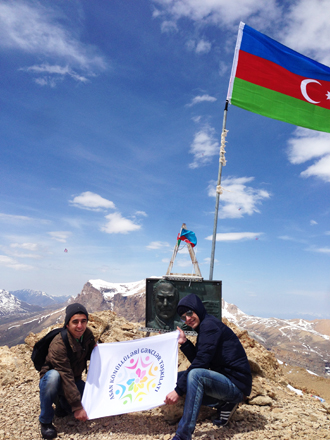 "ASAN Könüllüləri” Gənclər Təşkilatı Heydər Əliyev zirvəsinə yürüş təşkil ediblər (FOTO)