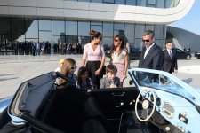 Ümummilli lider Heydər Əliyevin anadan olmasının 91-ci ildönümü ilə əlaqədar Bakıda klassik avtomobillərin yürüşü keçirilmişdir (FOTO)