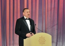 Prezident İlham Əliyev və xanımı Mehriban Əliyeva ümummilli liderin anadan olmasının 91-ci ildönümünə və Heydər Əliyev Fondunun 10 illik yubileyinə həsr olunmuş təntənəli mərasimdə iştirak ediblər (FOTO)