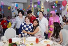 Leyla Əliyeva uşaq evləri və internat məktəblərinin sakinləri üçün keçirilən bayram şənliyində iştirak edib (FOTO)