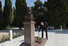 Azərbaycan Prezidenti İlham Əliyev və xanımı ümummilli lider Heydər Əliyevin məzarını ziyarət ediblər (FOTO)