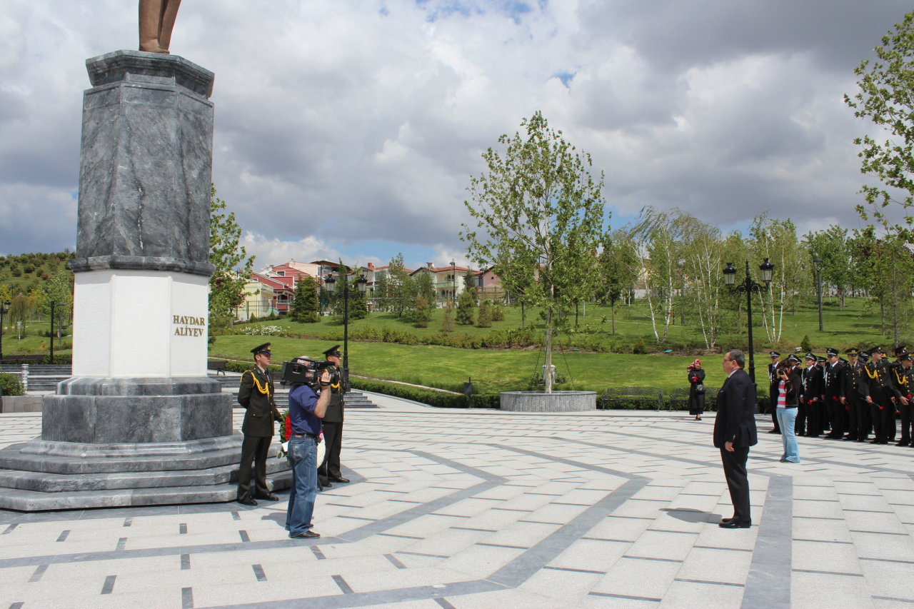Ankarada Heydər Əliyevin anadan olmasının 91-ci ildönümü münasibətilə tədbir keçirilib (FOTO)