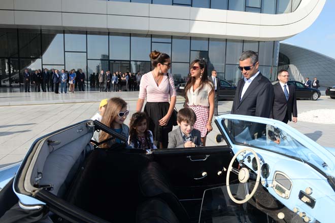 Ümummilli lider Heydər Əliyevin anadan olmasının 91-ci ildönümü ilə əlaqədar Bakıda klassik avtomobillərin yürüşü keçirilmişdir (FOTO)