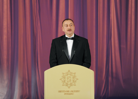 Prezident İlham Əliyev və xanımı Mehriban Əliyeva ümummilli liderin anadan olmasının 91-ci ildönümünə və Heydər Əliyev Fondunun 10 illik yubileyinə həsr olunmuş təntənəli mərasimdə iştirak ediblər (FOTO)