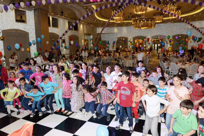Leyla Əliyeva uşaq evləri və internat məktəblərinin sakinləri üçün keçirilən bayram şənliyində iştirak edib (FOTO)