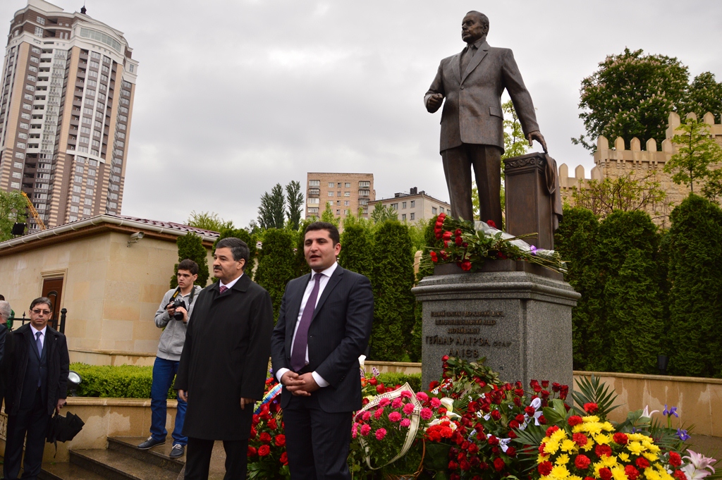 Ulu öndər Heydər Əliyevin xatirəsi Ukraynada anılıb (FOTO)