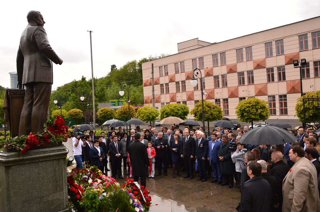Ulu öndər Heydər Əliyevin xatirəsi Ukraynada anılıb (FOTO)