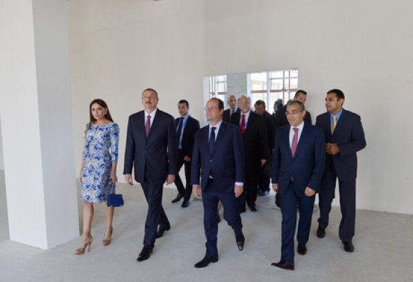 Azərbaycan və Fransa prezidentləri, birinci xanım Mehriban Əliyeva Bakı Fransız Liseyinin tikintisi ilə tanış olublar (FOTO)