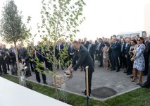 Prezident İlham Əliyev: Azərbaycan və Fransa arasında siyasi əlaqələrin yüksək səviyyədə olması başqa sahələrə də müsbət təsir edir (ƏLAVƏ OLUNUB) (FOTO)