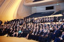 Azərbaycan və Fransa prezidentləri müştərək biznes forumda iştirak edirlər (FOTO)