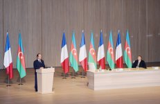 Azərbaycan və Fransa prezidentləri müştərək biznes forumda iştirak edirlər (FOTO)