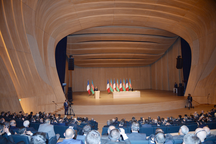 Azərbaycan və Fransa prezidentləri müştərək biznes forumda iştirak edirlər (FOTO)