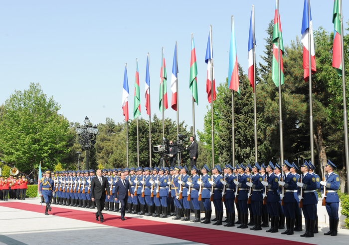 Fransa Prezidenti Fransua Ollandın rəsmi qarşılanma mərasimi olub (FOTO)