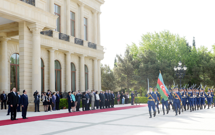 Fransa Prezidenti Fransua Ollandın rəsmi qarşılanma mərasimi olub (FOTO)