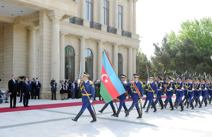 Fransa Prezidenti Fransua Ollandın rəsmi qarşılanma mərasimi olub (FOTO)