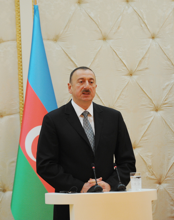 Prezident İlham Əliyev: Azərbaycan və Fransa arasında siyasi əlaqələr yüksək səviyyədədir (ƏLAVƏ OLUNUB) (FOTO)