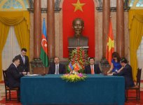 Azərbaycan və Vyetnam arasında 2 sənəd imzalanıb (FOTO)