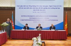 Prezident İlham Əliyev Hanoyda Azərbaycanda təhsil almış vyetnamlı məzunlarla görüşüb (FOTO) (ƏLAVƏ OLUNUB)
