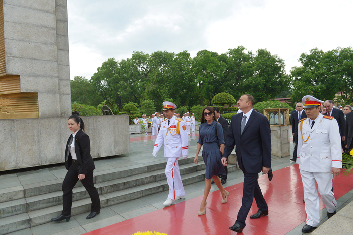 Vyetnamda Prezident İlham Əliyevin rəsmi qarşılanma mərasimi olub (FOTO)