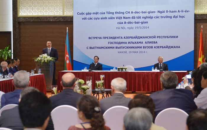 Prezident İlham Əliyev Hanoyda Azərbaycanda təhsil almış vyetnamlı məzunlarla görüşüb (FOTO) (ƏLAVƏ OLUNUB)