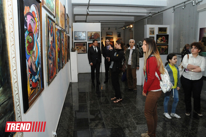 EY Azərbaycan Bakıda "Rəngli düşüncələr" adlı incəsənət sərgisinin sponsorudur (FOTO)