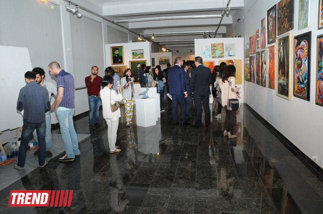 EY Azərbaycan Bakıda "Rəngli düşüncələr" adlı incəsənət sərgisinin sponsorudur (FOTO)