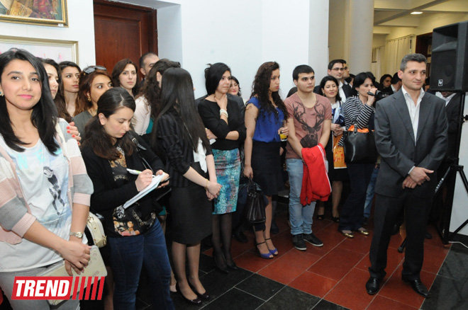 EY Azərbaycan Bakıda "Rəngli düşüncələr" adlı incəsənət sərgisinin sponsorudur (FOTO)