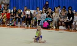Bakının Nizami rayonunda Respublika Günü münasibətilə bədii gimnastika üzrə açıq birincilik keçirilib (FOTO)