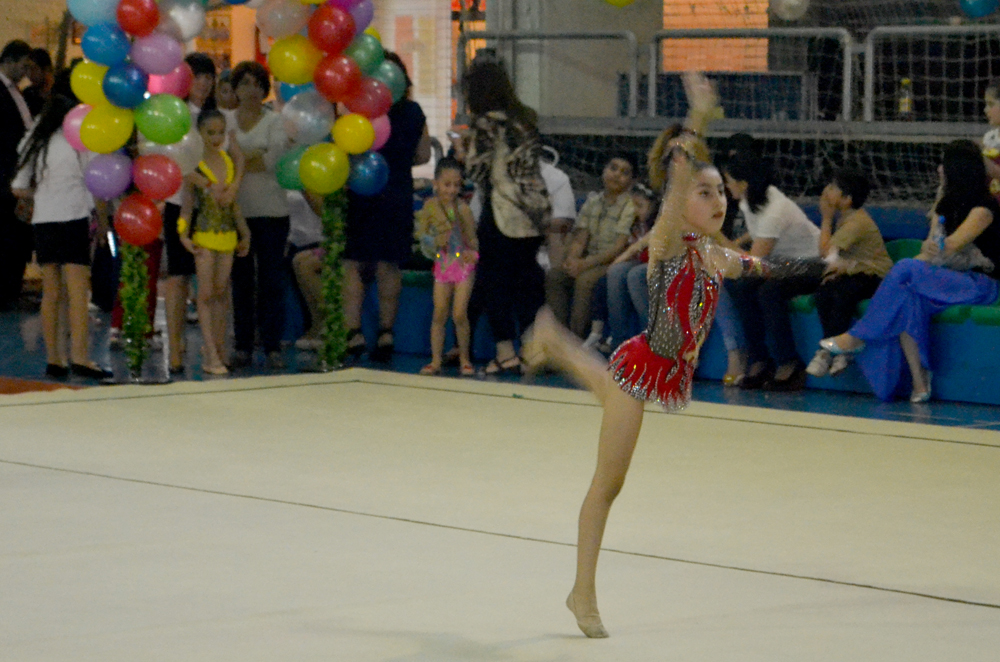 Bakının Nizami rayonunda Respublika Günü münasibətilə bədii gimnastika üzrə açıq birincilik keçirilib (FOTO)
