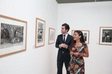Heydər Əliyev Fondunun vitse-prezidenti Leyla Əliyeva məşhur fotoqraf Anri Kartye-Bressonun fərdi sərgisi ilə tanış olub (FOTO)