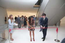 Heydər Əliyev Fondunun vitse-prezidenti Leyla Əliyeva məşhur fotoqraf Anri Kartye-Bressonun fərdi sərgisi ilə tanış olub (FOTO)