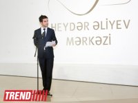 Heydər Əliyev Fondunun vitse-prezidenti Leyla Əliyeva məşhur fotoqraf Anri Kartye-Bressonun fərdi sərgisi ilə tanış olub (FOTO)