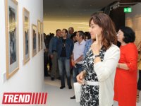 Heydər Əliyev Fondunun vitse-prezidenti Leyla Əliyeva məşhur fotoqraf Anri Kartye-Bressonun fərdi sərgisi ilə tanış olub (FOTO)