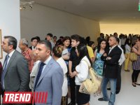 Heydər Əliyev Fondunun vitse-prezidenti Leyla Əliyeva məşhur fotoqraf Anri Kartye-Bressonun fərdi sərgisi ilə tanış olub (FOTO)