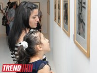 Heydər Əliyev Fondunun vitse-prezidenti Leyla Əliyeva məşhur fotoqraf Anri Kartye-Bressonun fərdi sərgisi ilə tanış olub (FOTO)