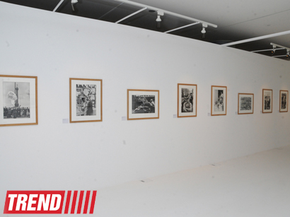 Heydər Əliyev Fondunun vitse-prezidenti Leyla Əliyeva məşhur fotoqraf Anri Kartye-Bressonun fərdi sərgisi ilə tanış olub (FOTO)