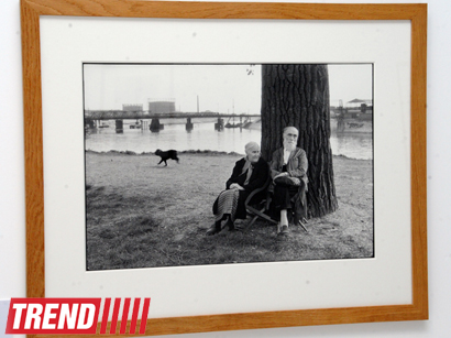 Heydər Əliyev Fondunun vitse-prezidenti Leyla Əliyeva məşhur fotoqraf Anri Kartye-Bressonun fərdi sərgisi ilə tanış olub (FOTO)
