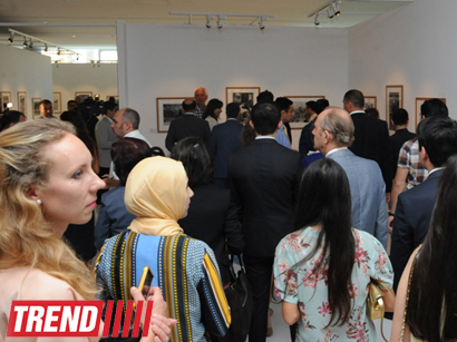Heydər Əliyev Fondunun vitse-prezidenti Leyla Əliyeva məşhur fotoqraf Anri Kartye-Bressonun fərdi sərgisi ilə tanış olub (FOTO)