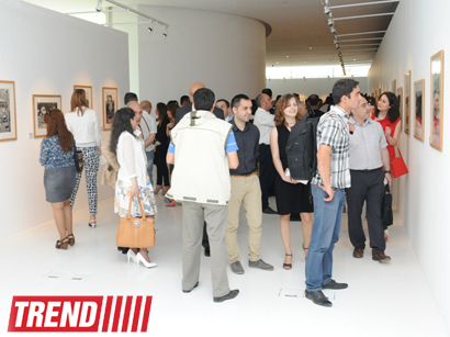 Heydər Əliyev Fondunun vitse-prezidenti Leyla Əliyeva məşhur fotoqraf Anri Kartye-Bressonun fərdi sərgisi ilə tanış olub (FOTO)