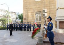 Prezident İlham Əliyev Bakıda Azərbaycan Xalq Cümhuriyyətinin şərəfinə ucaldılmış abidəni ziyarət edib (FOTO)