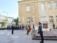 Prezident İlham Əliyev Bakıda Azərbaycan Xalq Cümhuriyyətinin şərəfinə ucaldılmış abidəni ziyarət edib (FOTO)