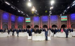 Prezident İlham Əliyev və xanımı Azərbaycanın milli bayramı - Respublika Günü münasibətilə keçirilmiş rəsmi qəbulda iştirak ediblər (FOTO)