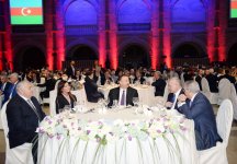 Prezident İlham Əliyev və xanımı Azərbaycanın milli bayramı - Respublika Günü münasibətilə keçirilmiş rəsmi qəbulda iştirak ediblər (FOTO)