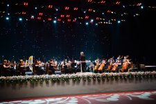Prezident İlham Əliyev və xanımı Azərbaycanın milli bayramı - Respublika Günü münasibətilə keçirilmiş rəsmi qəbulda iştirak ediblər (FOTO)