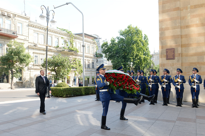 Prezident İlham Əliyev Bakıda Azərbaycan Xalq Cümhuriyyətinin şərəfinə ucaldılmış abidəni ziyarət edib (FOTO)