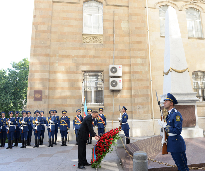 Prezident İlham Əliyev Bakıda Azərbaycan Xalq Cümhuriyyətinin şərəfinə ucaldılmış abidəni ziyarət edib (FOTO)